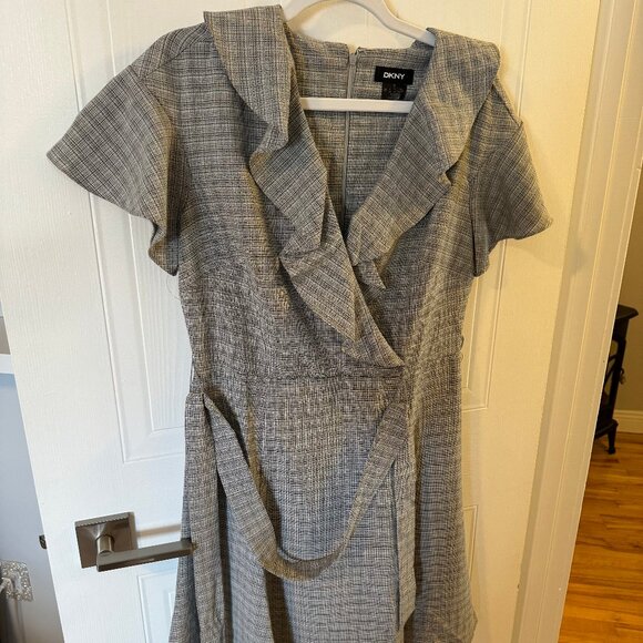 💥DKNY GRAY DRESS 💥✨PERFECT CONDITION✨ ⁉️ MAKE AN OFFER ⁉️ - Picture 2 of 5
